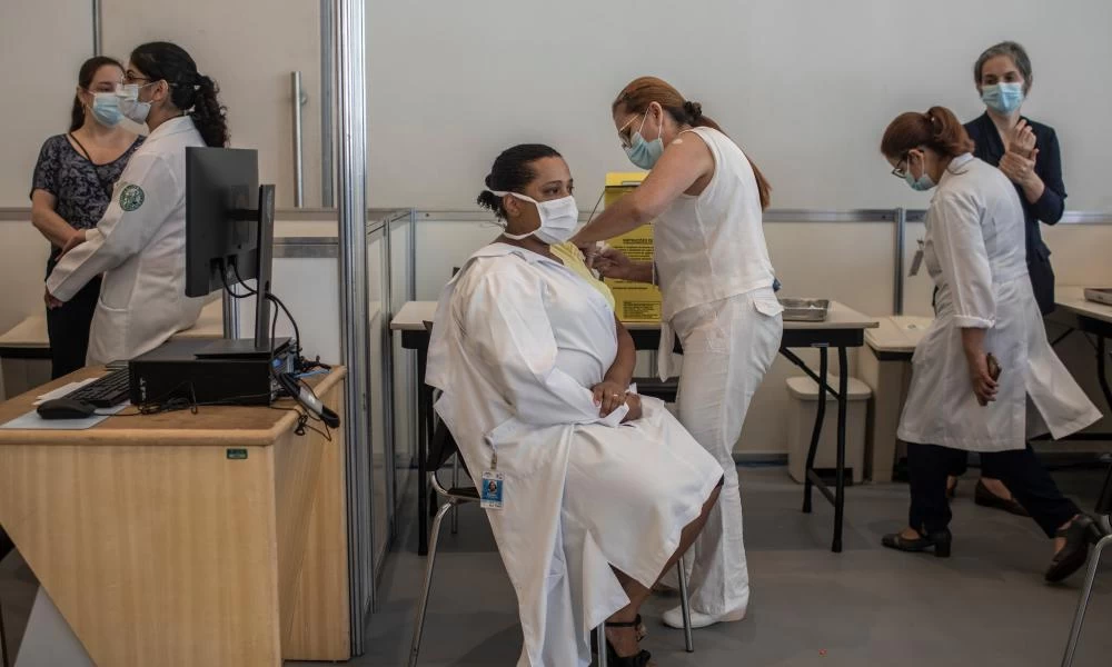 Βραζιλία: Διαψεύδουν οι αρχές ότι χορηγήθηκαν ληγμένα εμβόλια